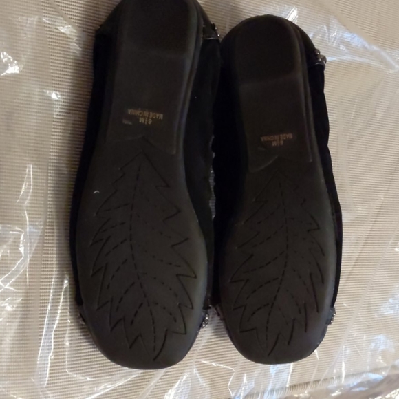 Ladies Black Bow-tie Flats - Picture 4 of 5